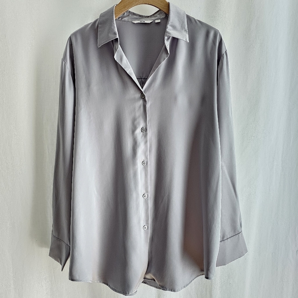 🇯🇵 Uniqlo Long Sleeve Grey Satin Button Blouse - Picture 4 of 16